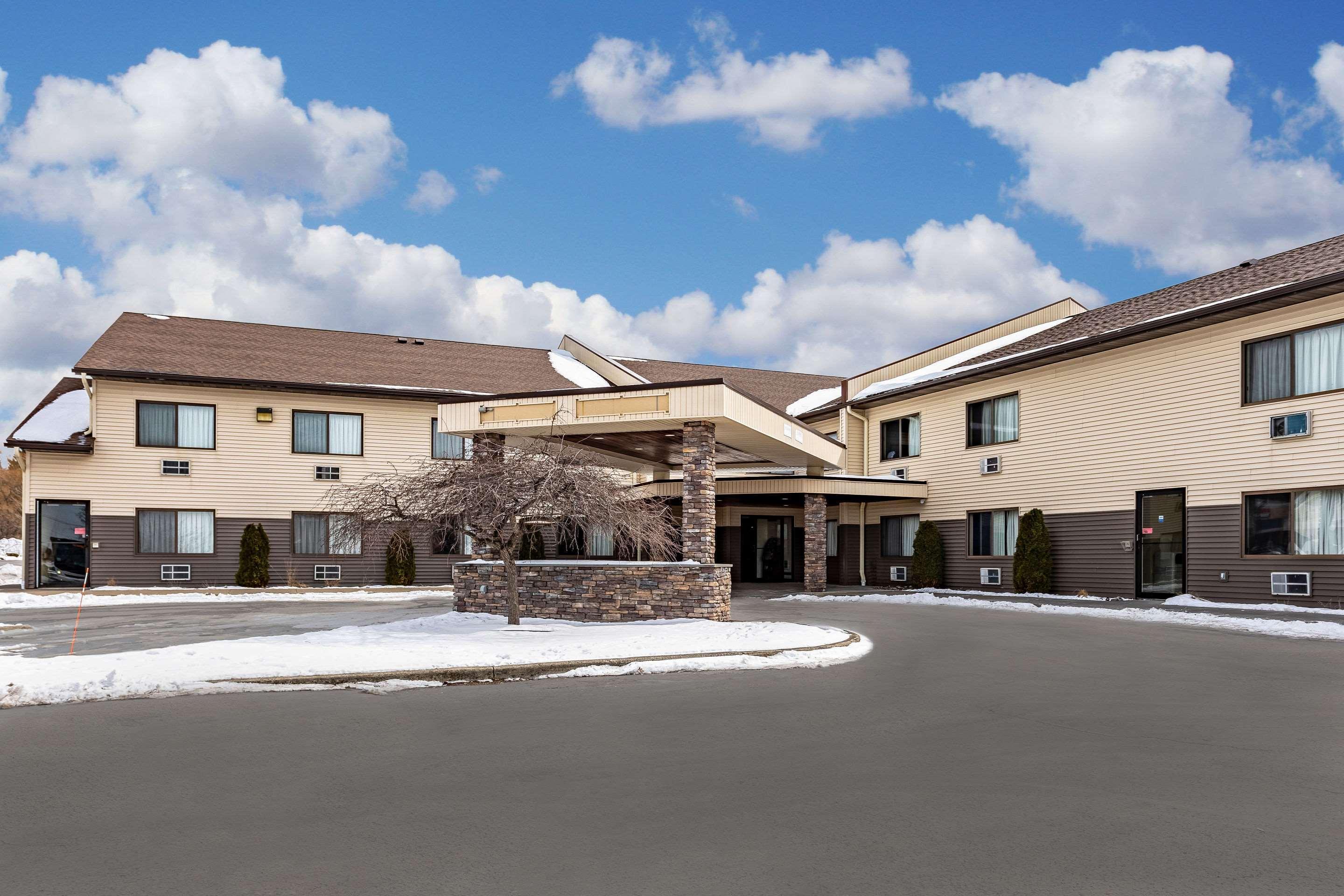 Econo Lodge Ithaca Bagian luar foto