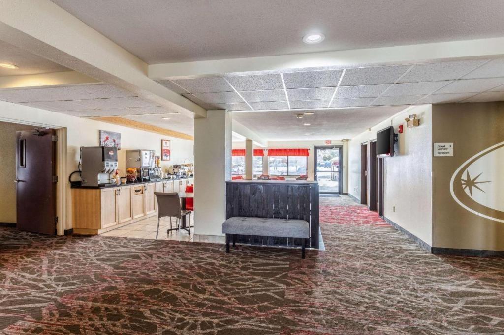Econo Lodge Ithaca Bagian luar foto