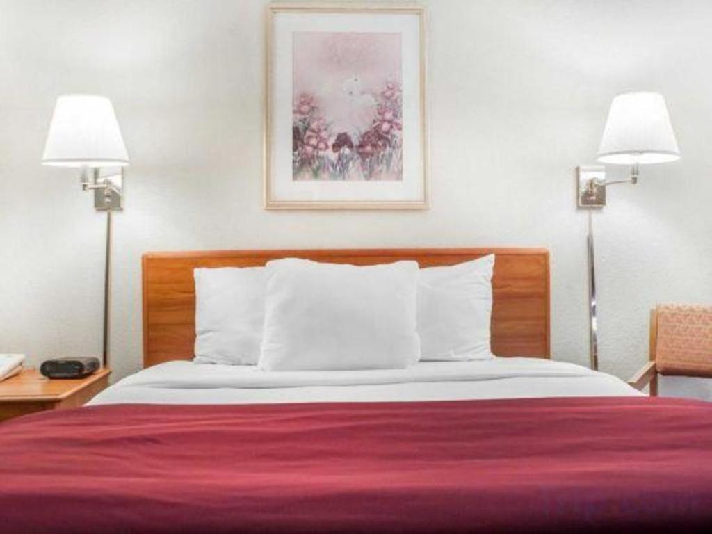 Econo Lodge Ithaca Bagian luar foto