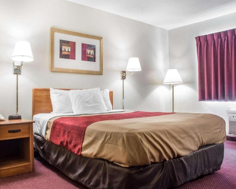 Econo Lodge Ithaca Bagian luar foto