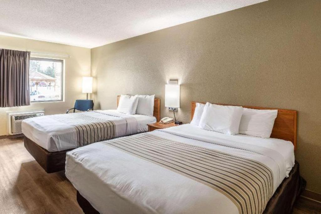 Econo Lodge Ithaca Bagian luar foto