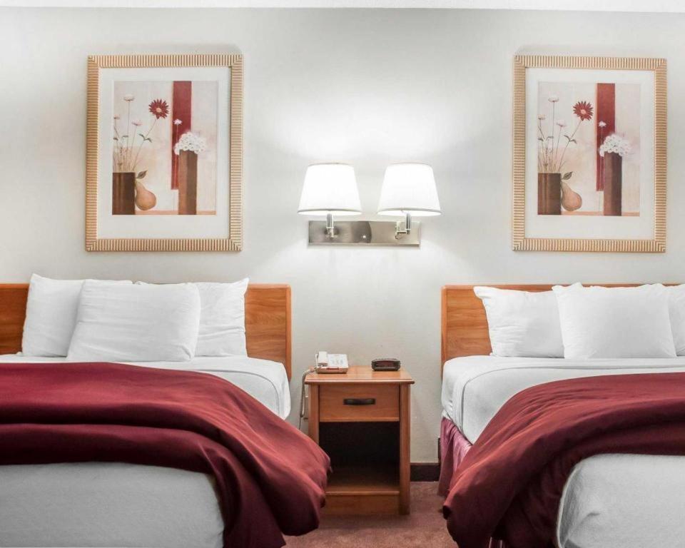 Econo Lodge Ithaca Bagian luar foto
