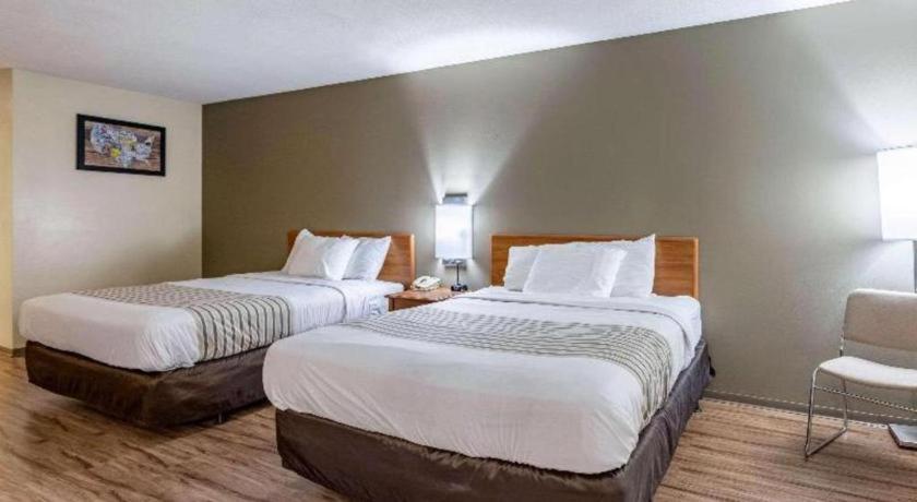 Econo Lodge Ithaca Bagian luar foto
